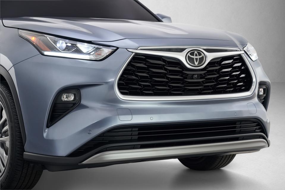 See 2020 Toyota Highlander Photos