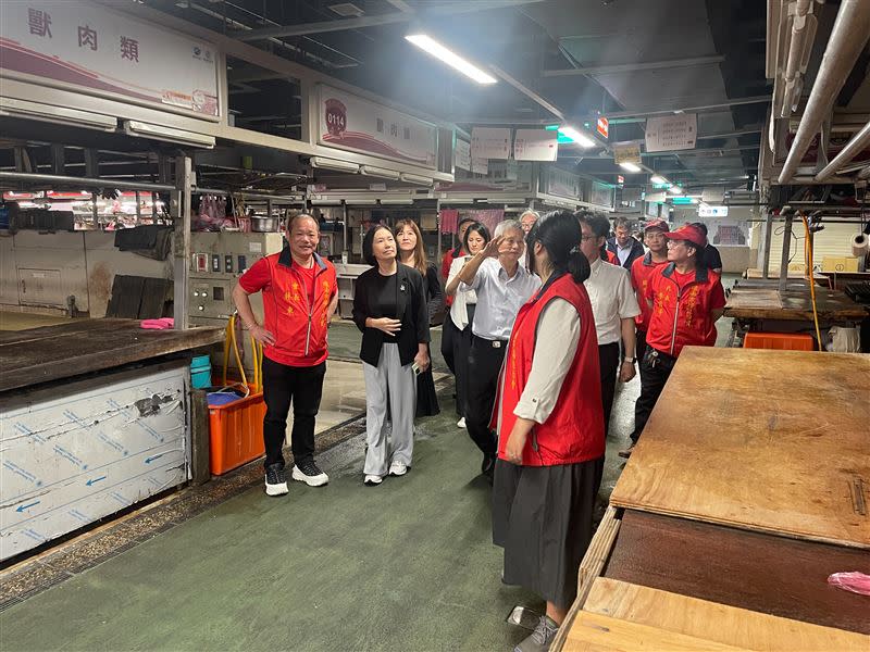 環南綜合市場自治會會長林勝東以及日本豐洲市場代表於5/10至台北環南市場進行參訪