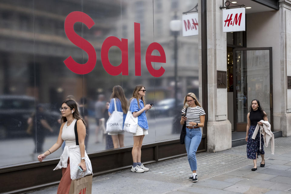 Retail sales: Shoppers at Oxford Street, London