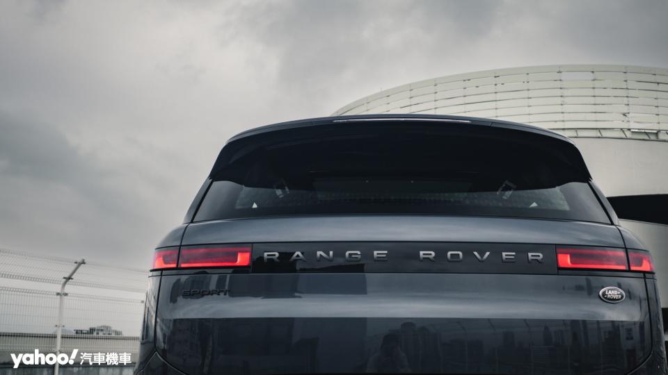 車尾也能看出專Range Rover Sport的專屬設計。