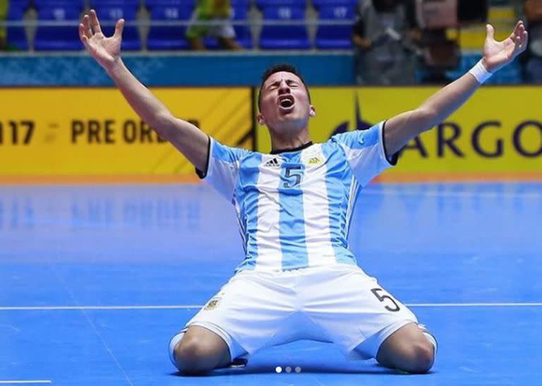 Maxi Rescia, figura de la selección de futsal que se inició en el club Pinocho