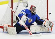 Finland's goalie Juuse Saros makes a save against Sweden during the first period of their IIHF World Junior Championship gold medla ice hockey game in Malmo, Sweden, January 5, 2014. REUTERS/Alexander Demianchuk (SWEDEN - Tags: SPORT ICE HOCKEY)