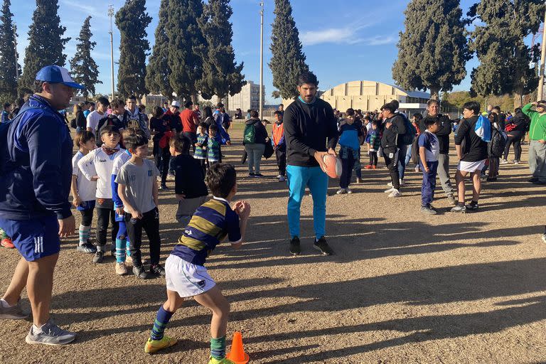 Los Pumas en San Juan: los jugadores de la selección, mezclados con los chicos