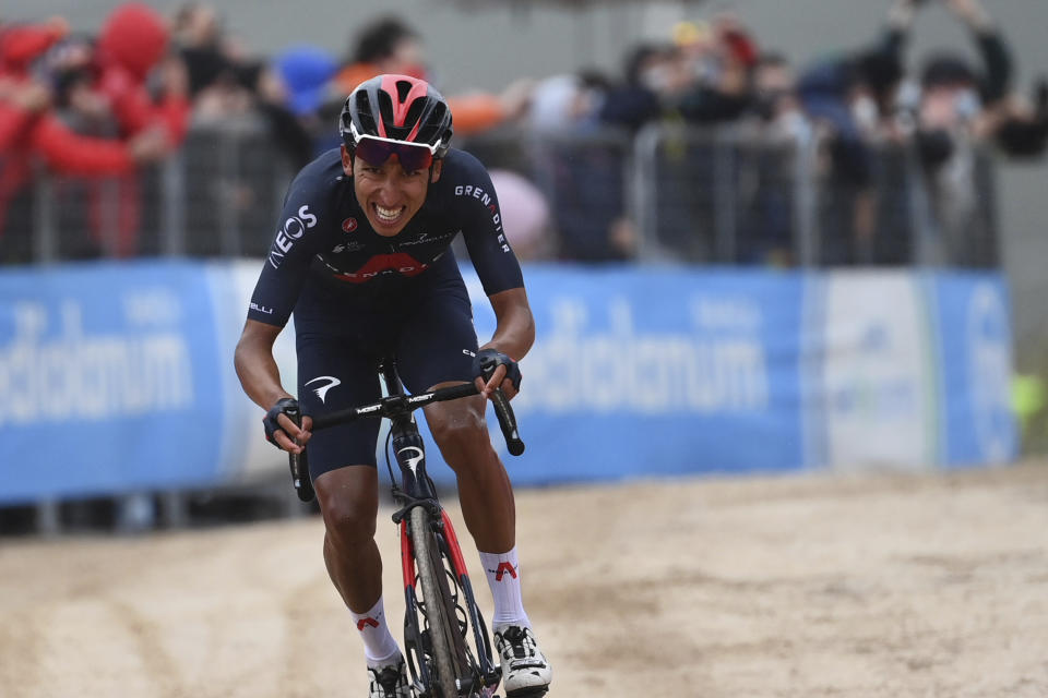 Egan Bernal gana la novena etapa del Giro de Italia, el domingo 16 de mayo de 2021, en Campo Felice. (Gian Mattia D'Alberto/LaPresse vía AP)