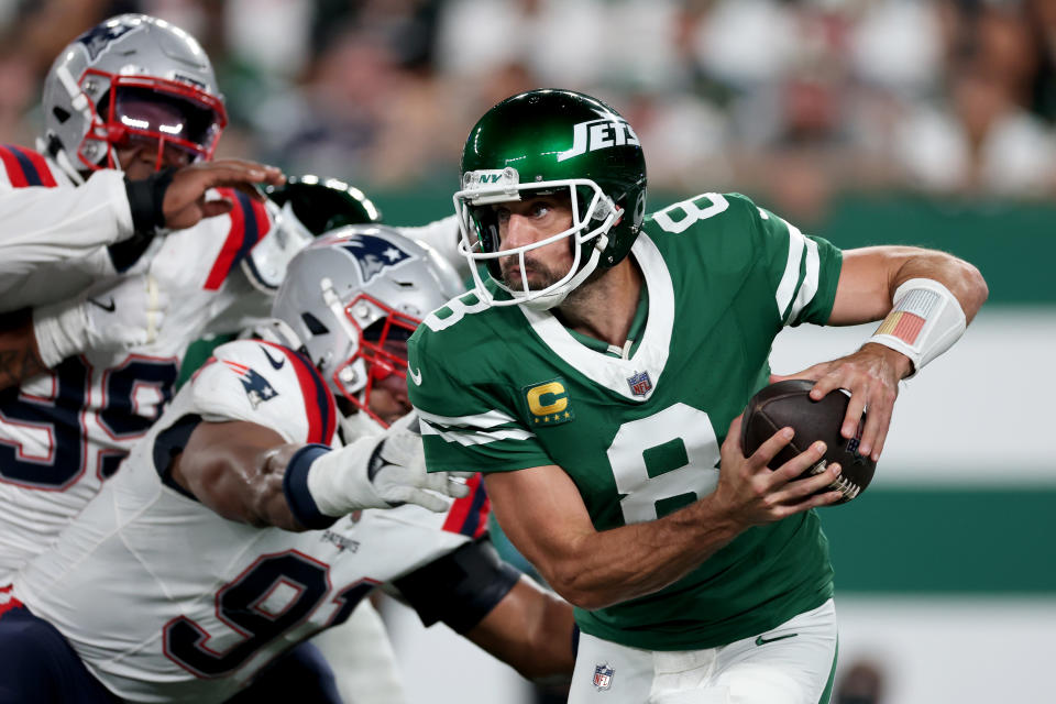 New York Jets' Aaron Rodgers battles the New England Patriots. (Photo by Al Bello/Getty Images)