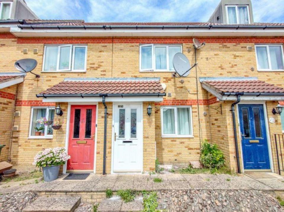 £320,000: a two-bedroom house on Hill View Drive, through hi-residential (Rightmove)