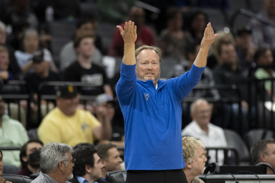 Milwaukee Bucks coach Mike Budenholzer gestures to players during the second half of the team's NBA basketball game against the Sacramento Kings in Sacramento, Calif., Wednesday, March 16, 2022. The Bucks won 135-126. (AP Photo/José Luis Villegas)