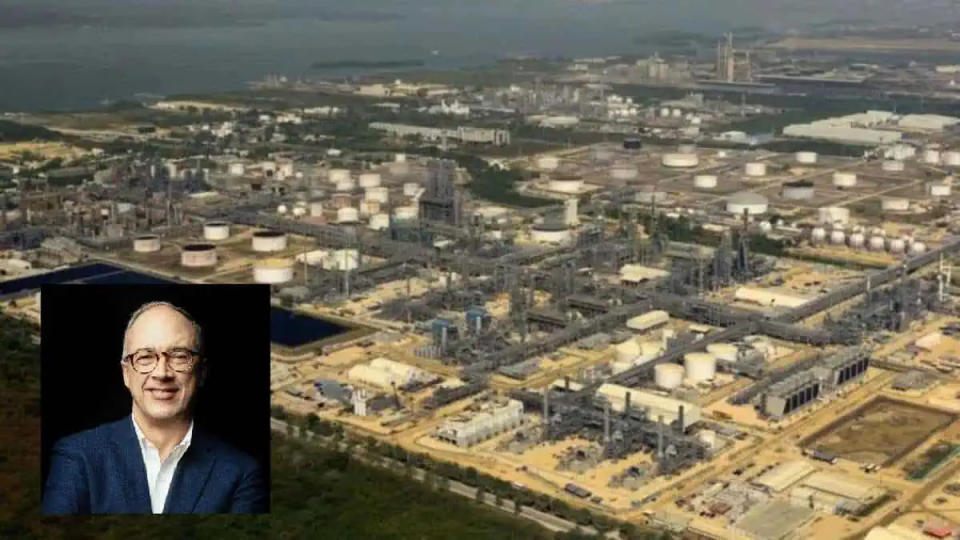 Juan Carlos Echeverry, expresidente de Ecopetrol, asegura que el error original fue aceptar que la ampliación de la Refinería de Cartagena costaría US$3.700 millones. Foto: Reficar y Twitter (@JCecheverryCol)