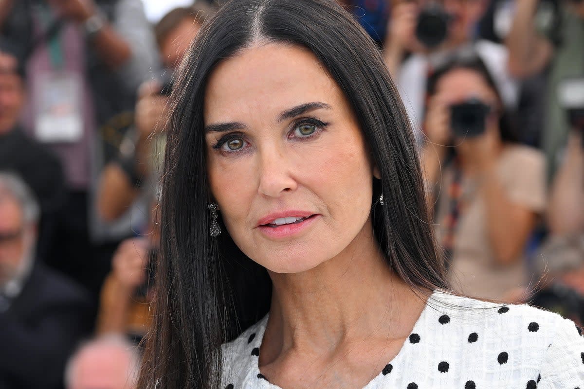 Demi Moore posa en una sesión de fotos para promocionar su nueva película 'The Substance' en el Festival de Cannes (Getty Images)