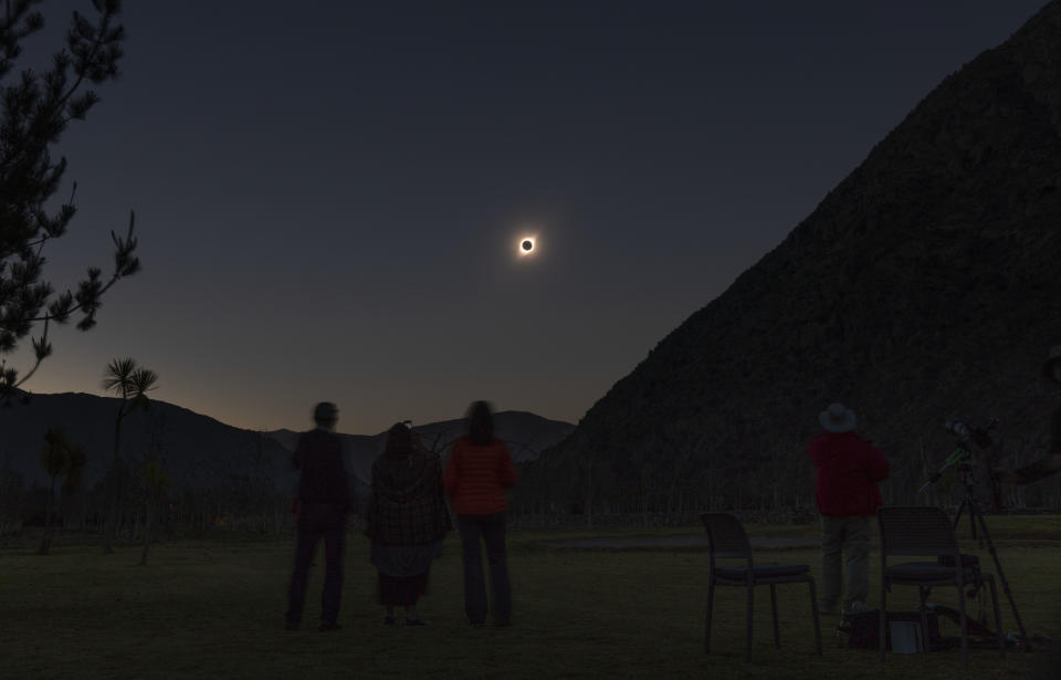 People watch the total solar eclipse from El Molle, Chile, on July 2, 2019. (Photo: Stan Honda/AFP/Getty Images)