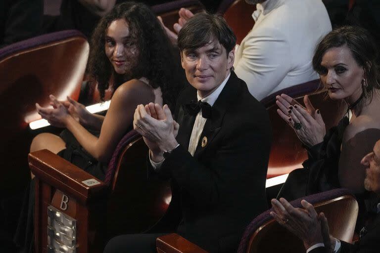 Cillian Murphy, en un momento de tensión; el actor aún no había subido al escenario a recibir su premio como Mejor actor principal