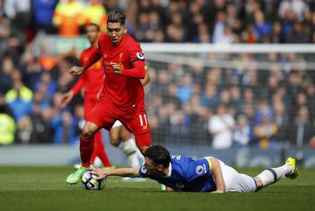 Britain Soccer Football - Liverpool v Everton - Premier League - Anfield - 1/4/17 Liverpool's Roberto Firmino in action with Everton's Gareth Barry Reuters / Phil Noble Livepic