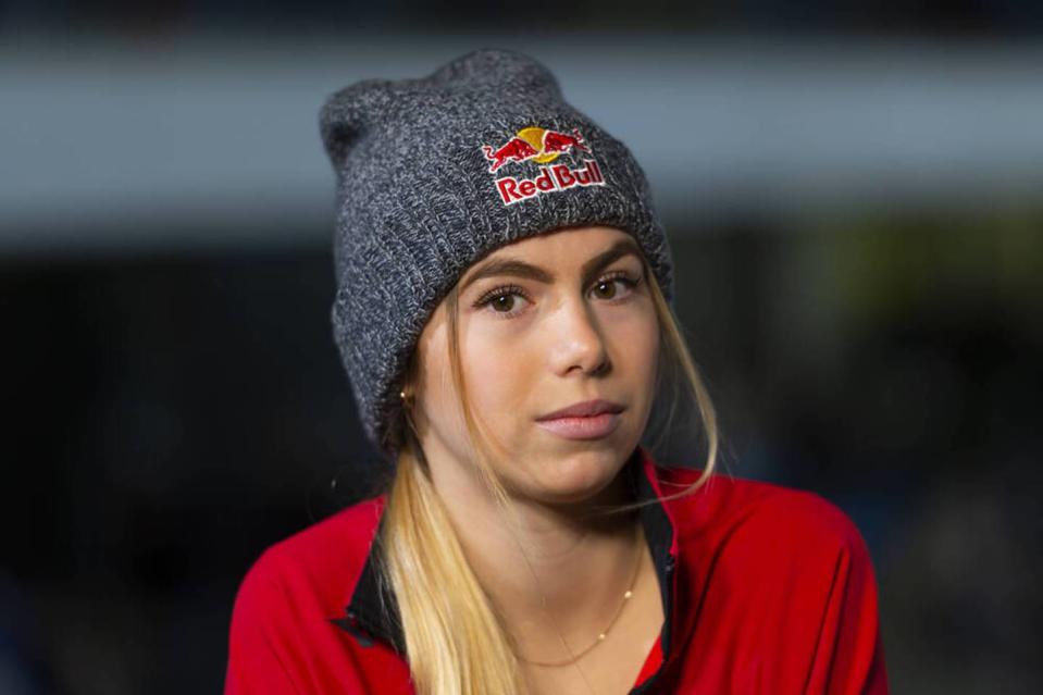 Shorttrackerin Anna Seidel mit Red Bull Mütze