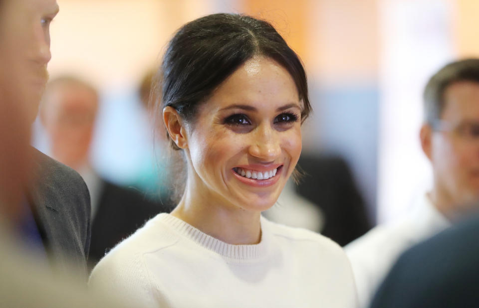 <p><span><span>Markle</span></span><span><span> unterrichtete Kalligrafie, Geschenke verpacken und Buchbinden in Beverly Hills. Sie arbeitete auch freiberuflich und schrieb sogar die Einladungen für Robin </span></span><span><span>Thicke</span></span><span><span> und Paula Pattons Hochzeit 2005. [Bild: PA]</span></span> </p>