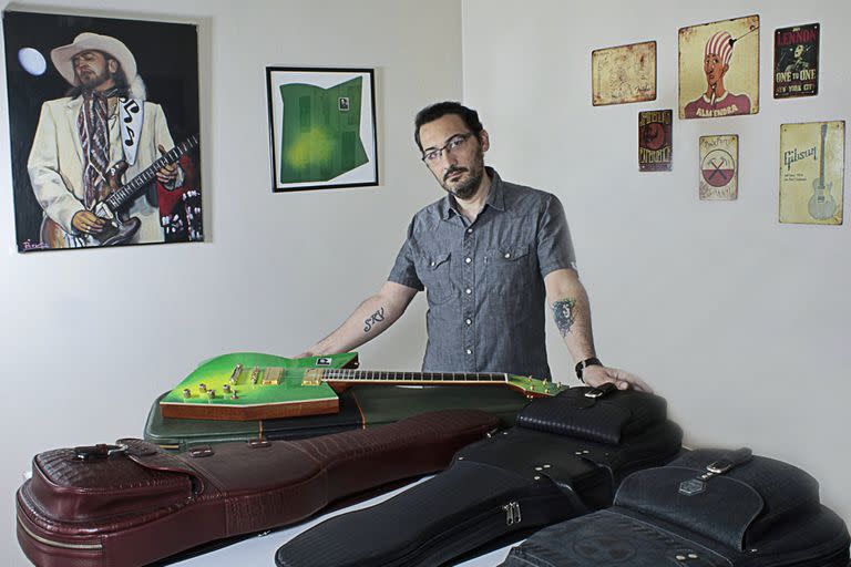 Leonardo Gollo, el creador de la GuitArtaud, la guitarra inspirada en el disco de Luis Alberto Spinetta (Foto: Gentileza Leonardo Gollo)