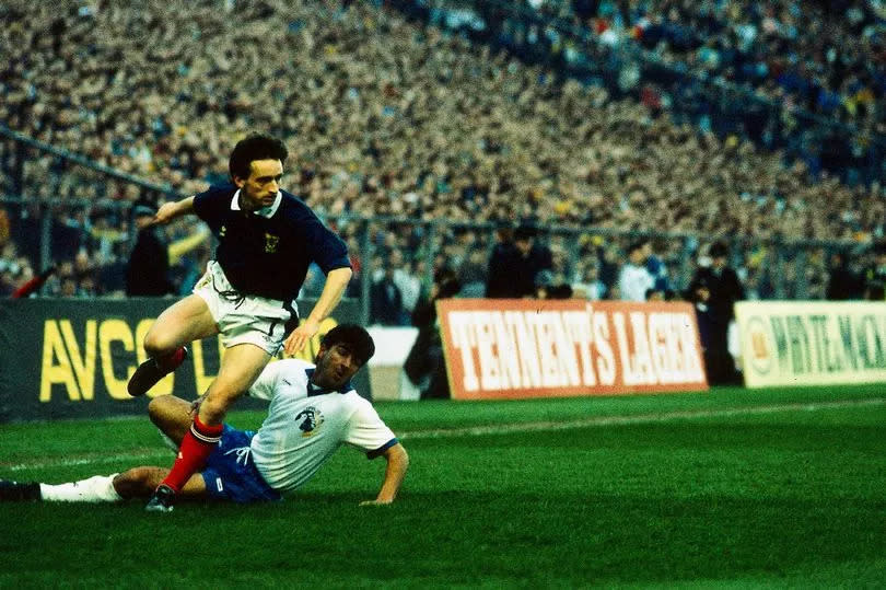 Pat Nevin in action for Scotland April 1989