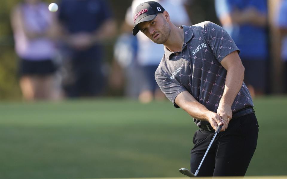 Wyndham Clark of the United States chips on the first green during a practice round prior to the US Open at Pinehurst Resort on June 12, 2024 in Pinehurst, North Carolina