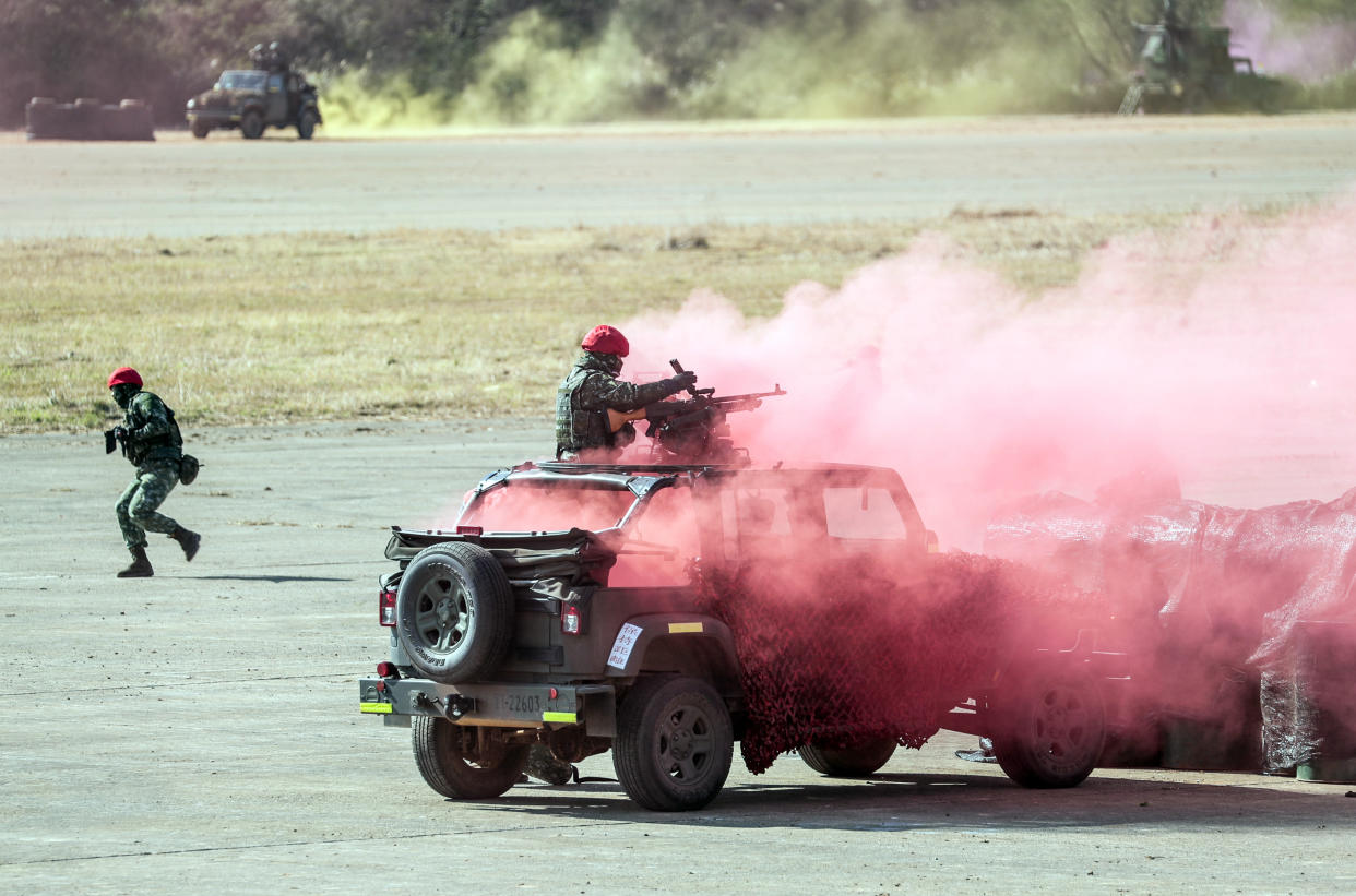 Members of Taiwan's armed forces participate in a military exercise in Hukou, Hsinchu County, Taiwan, on Tuesday, Jan. 19, 2021. (I-Hwa Cheng/Bloomberg via Getty Images)