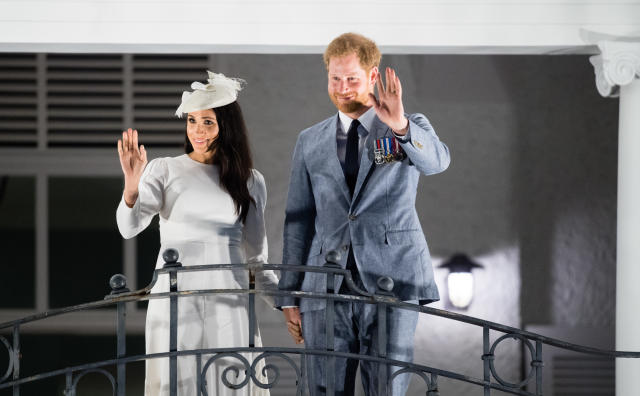 SUVA, FIJI - OCTOBER 23:  Meghan, Duchess of Sussex and Prince Harry, Duke of Sussex acknowledge the the public gathered around Albert Park from the balcony of the Grand Pacific Hotel on October 23, 2018 in Suva, Fiji. The Duke and Duchess of Sussex are on their official 16-day Autumn tour visiting cities in Australia, Fiji, Tonga and New Zealand.  (Photo by Samir Hussein/Samir Hussein/WireImage)