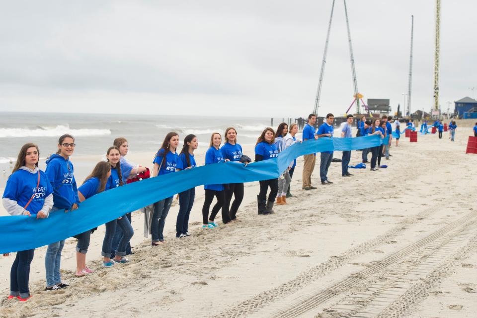 A record-breaking five mile long ribbon stretches along the beach linking some of the shore towns that were hardest hit by the Superstorm Sandy, on Friday, May 24, 2013 in Seaside Heights, N.J. (Photo by Charles Sykes/Invision/AP)