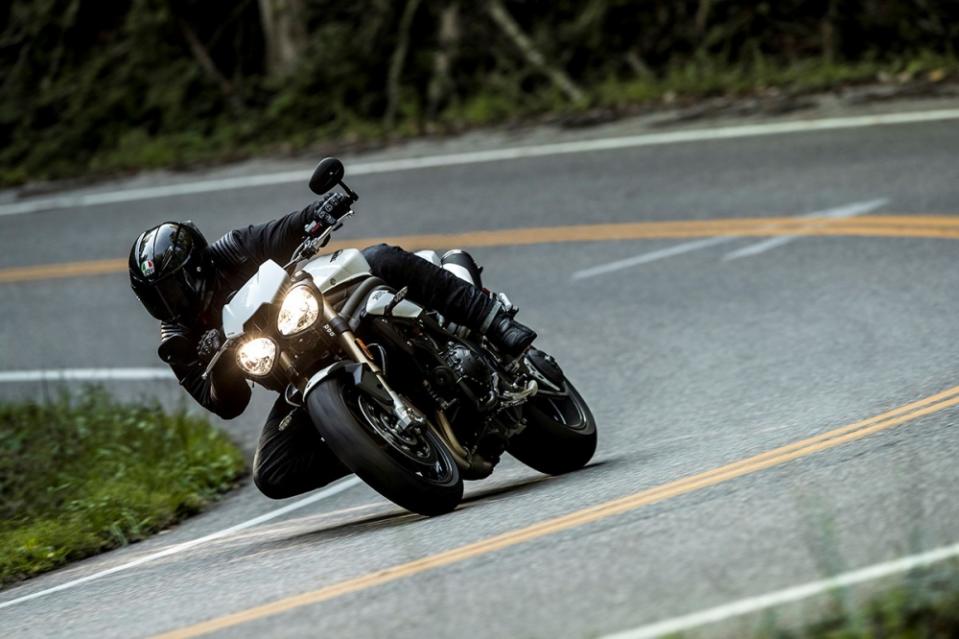 性能與品味：2018 TRIUMPH Speed Triple S/RS