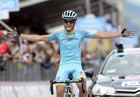 Astana rider Mikel Landa Meana of Spain celebrates as he crosses the finish line in the 174 km (108 miles) 16th stage of the 98th Giro d'Italia (Tour of Italy) cycling race from Pinzolo to Aprica, Italy, May 26, 2015. REUTERS/LaPresse/Fabio Ferrari