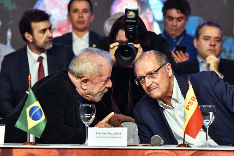 ***ARQUIVO***BRASÍLIA, DF, 28.04.2022 - O ex-presidente Lula (PT) e o ex-governador de São Paulo Geraldo Alckmin (PSB). (Foto: Antonio Molina/Folhapress)