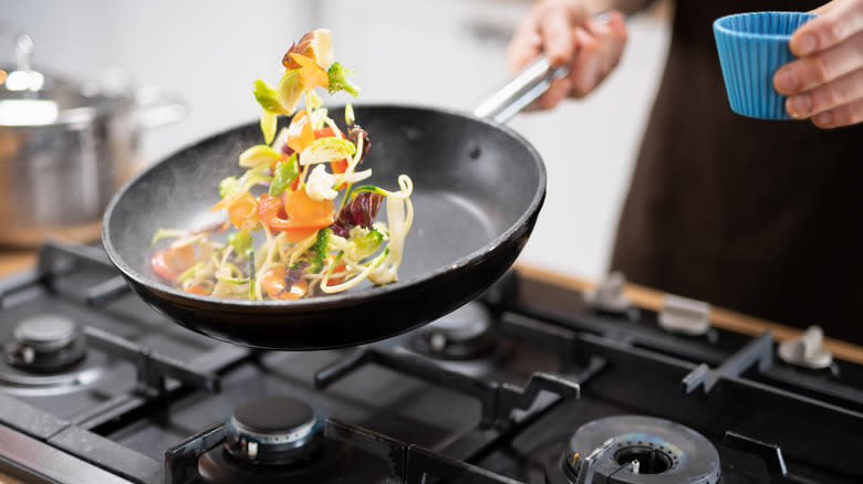 Stirfrying vegetables 