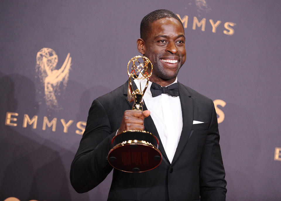 Brown holding the 2017 Emmy award he won for his portrayal of Randall Pearson in Season 1 of <i>This Is Us</i>. (Photo: Jason LaVeris/FilmMagic)