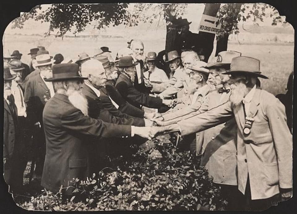 Union and Confederate veterans pictured at 50th anniversary events in Gettysburg, Pa. <a href="https://www.loc.gov/resource/ppmsca.56469/" rel="nofollow noopener" target="_blank" data-ylk="slk:Liljenquist Family Collection of Civil War Photographs/Library of Congress;elm:context_link;itc:0;sec:content-canvas" class="link ">Liljenquist Family Collection of Civil War Photographs/Library of Congress</a>