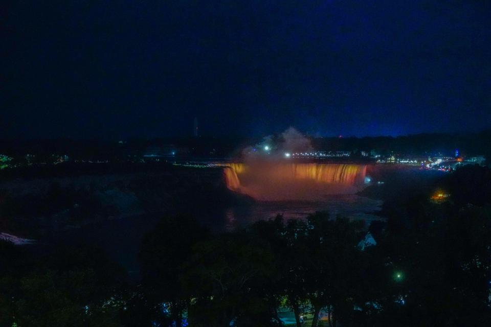 Niagara Falls lit up at night