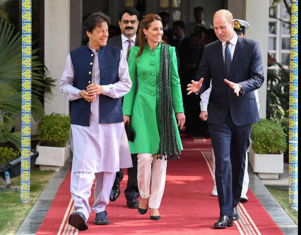 ISLAMABAD, PAKISTAN - OCTOBER 15: Prince William, Duke of Cambridge and Catherine, Duchess of Cambridge meet with the Prime Minister of Pakistan, Imran Khan at his official residence on October 15, 2019 in Islamabad, Pakistan. (Photo by Andrew Pool/Samir Hussein/WireImage)