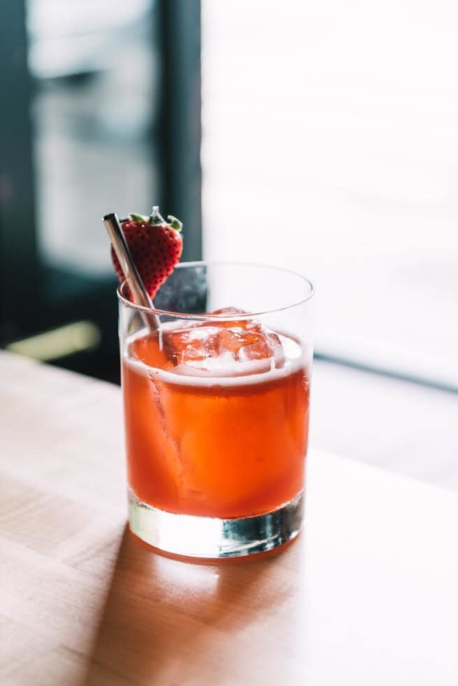 <strong>What you'll need:</strong><br />3/4 oz. fresh lemon juice<br />3/4 oz. honey syrup (combine and stir two parts honey, one part water)<br />2 oz. bourbon<br />2-3 fresh strawberries<br /><br /><strong>Why it works: "</strong>It can appeal to those who like a strong whiskey cocktail, as well as to those who prefer something fruity and light. It's an all-around crowd pleaser." --&nbsp;<i>Becky McFalls-Schwartz, the beverage director at&nbsp;<a href="https://www.barmoga.com/" target="_blank" data-saferedirecturl="https://www.google.com/url?hl=en&amp;q=https://www.barmoga.com/&amp;source=gmail&amp;ust=1503526169631000&amp;usg=AFQjCNHAkaDFjSTFOTXzxcq8c6aSXgW87w">Bar Moga</a>&nbsp;in New York City</i>