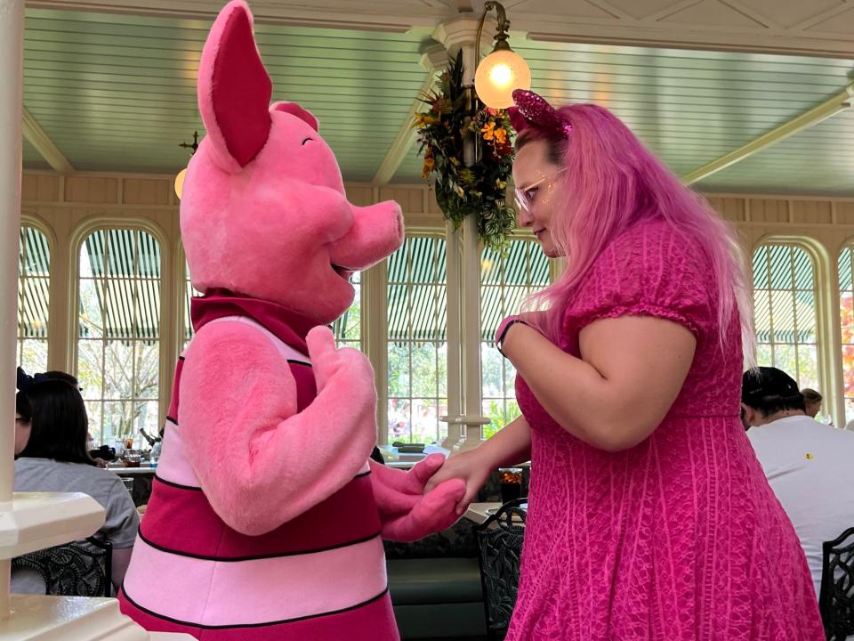 Author speaking to Piglet during character dining.