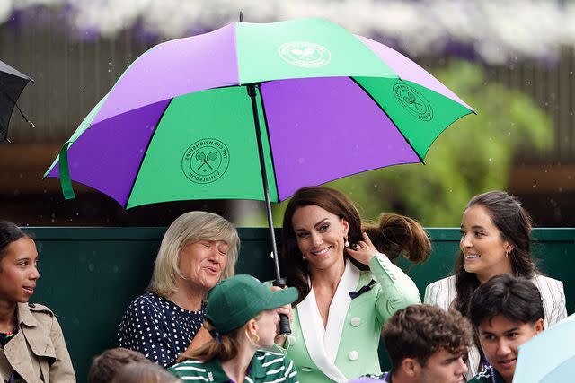 <p>ZAC GOODWIN/POOL/AFP via Getty Images</p> Kate Middleton at Wimbledon