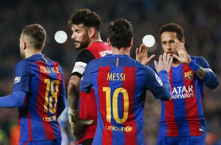 Football Soccer - Barcelona v Leganes - Spanish La Liga Santander - Camp Nou stadium, Barcelona, Spain - 19/02/17 - Barcelona's Lionel Messi celebrates with teammates after scoring a penalty against Leganes. REUTERS/Albert Gea