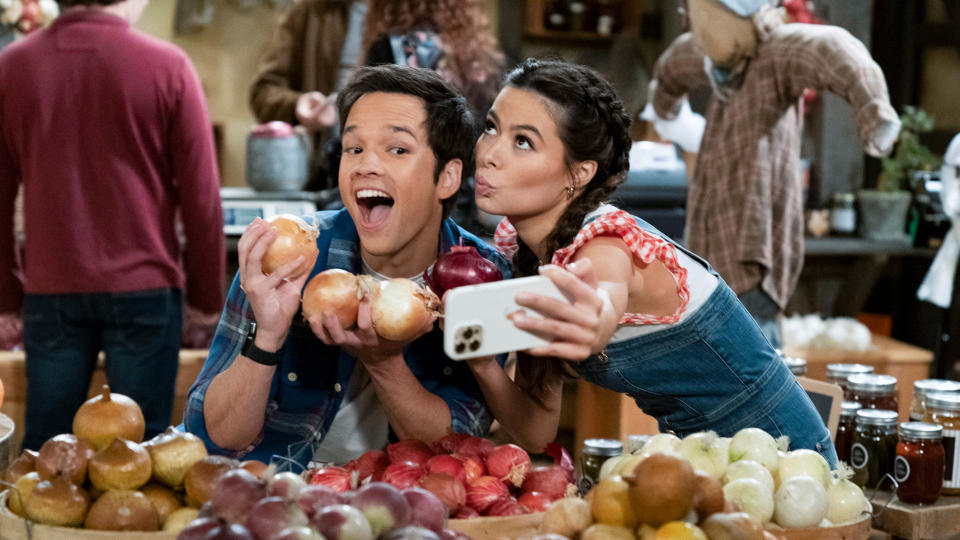 Nathan Kress and Miranda Cosgrove return for the second season of the iCarly revival. (Paramount+)