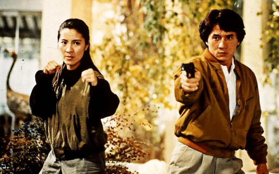 楊紫瓊離婚後復出的第一部戲，就是與成龍合演的《警察故事III超級警察》，因為她驚人的演出，還以她的角色推出了外傳電影《超級計畫》。（網路圖片）