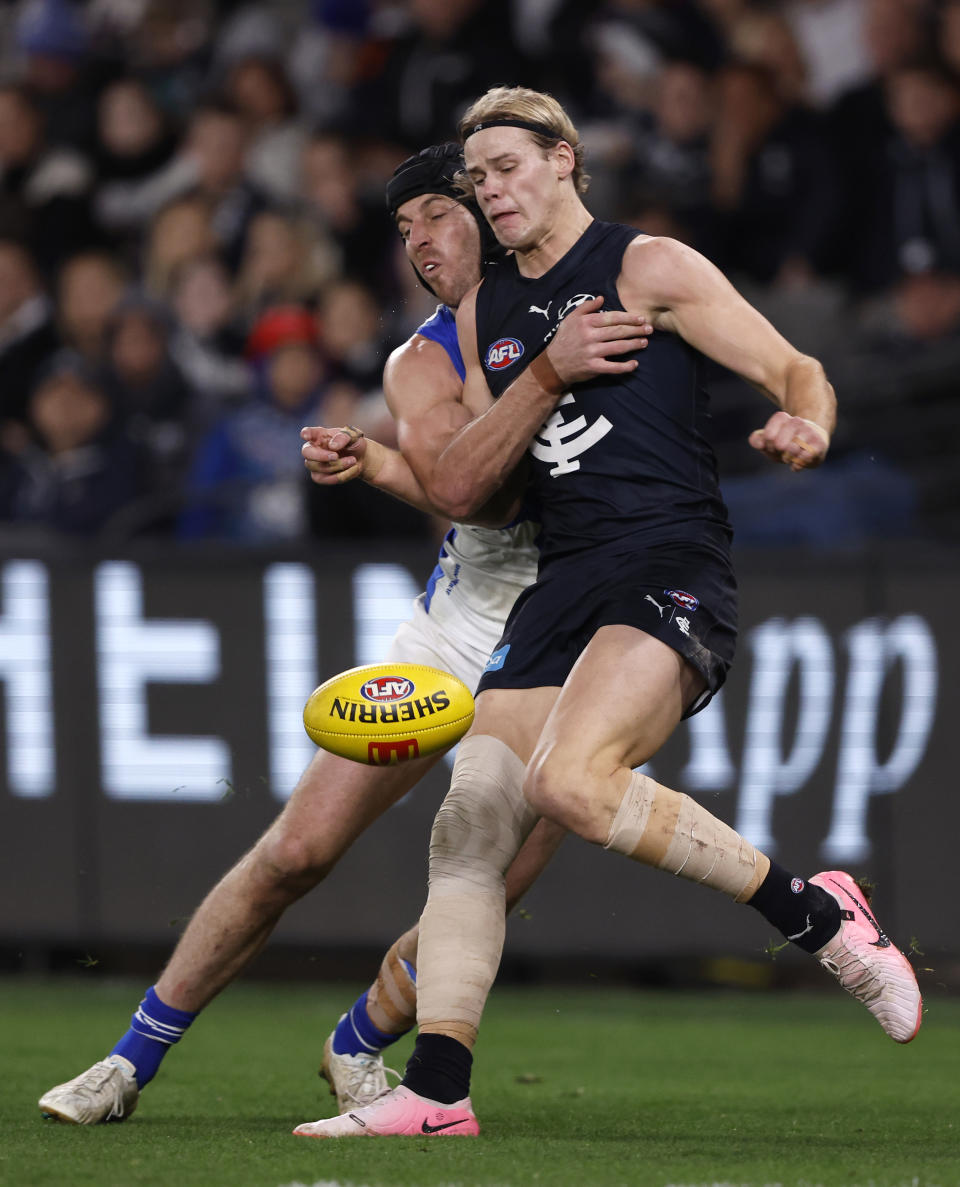 Tom De Koning in action for Carlton.