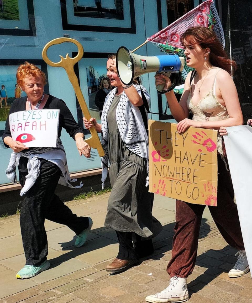 Dorset Echo: During the protest