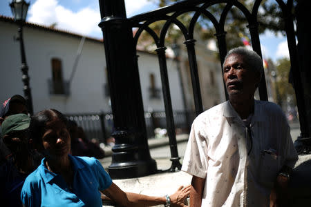 Supporters of Venezuela's President Nicolas Maduro wait in line to attend a gathering in support of the government in Caracas, Venezuela, February 7, 2019. REUTERS/Andres Martinez Casares