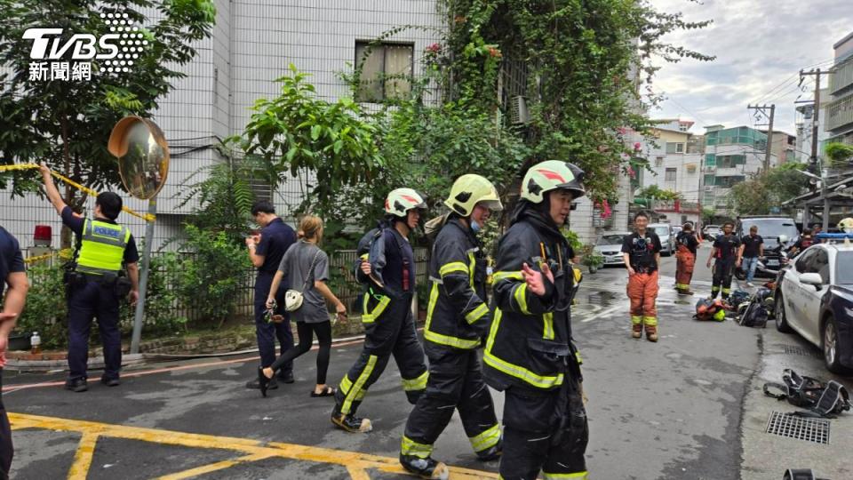 新北市土城今日凌晨發生3死火警。（圖／TVBS）