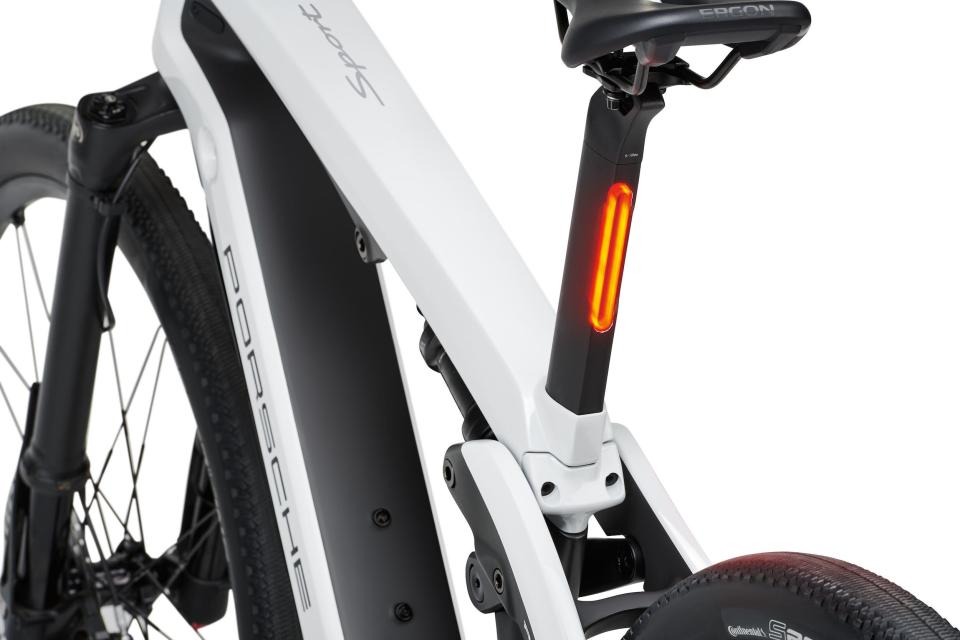 Porsche eBike SPORT_integrated rear light_Super Nova