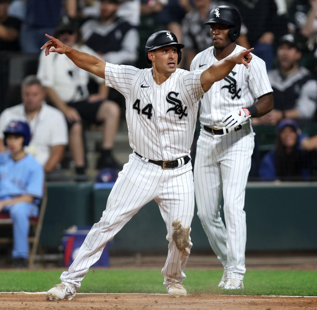 Whit Merrifield helps Toronto Blue Jays beat Chicago White Sox 5-4