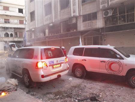 United Nations members arrive to the besieged neighbourhoods of Homs to supply humanitarian aid February 8, 2014. REUTERS/Yazan Homsy