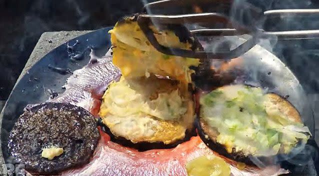 When the burger eventually began to burn however the pickle remained untouched. Source: YouTube.