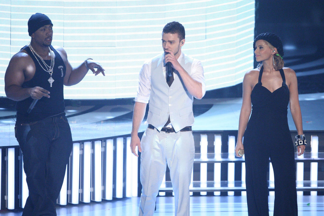 Timbaland, Justin Timberlake et Nelly Furtado ( ici le 9 septembre 2007 à Las Vegas lors de leur représentation au  MTV Video Music Awards ) de nouveau réunis plus de 15 ans après leur tube « Give it To Me ».