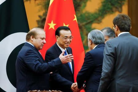 Chinese Premier Li Keqiang meets Pakistani Prime Minister Nawaz Sharif and Pakistani officials at the Great Hall of the People in Beijing, China, May 13, 2017. REUTERS/Thomas Peter