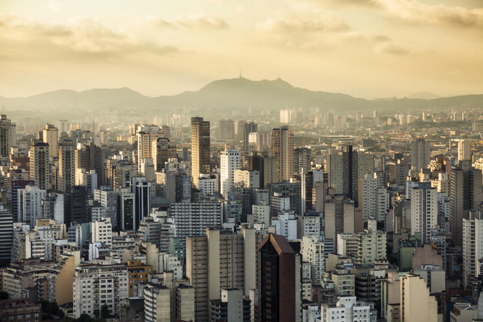 <p>Brasil: Ventas informadas en 2014: 1.266 – Ventas estimadas en 2019: 3.500 </p>