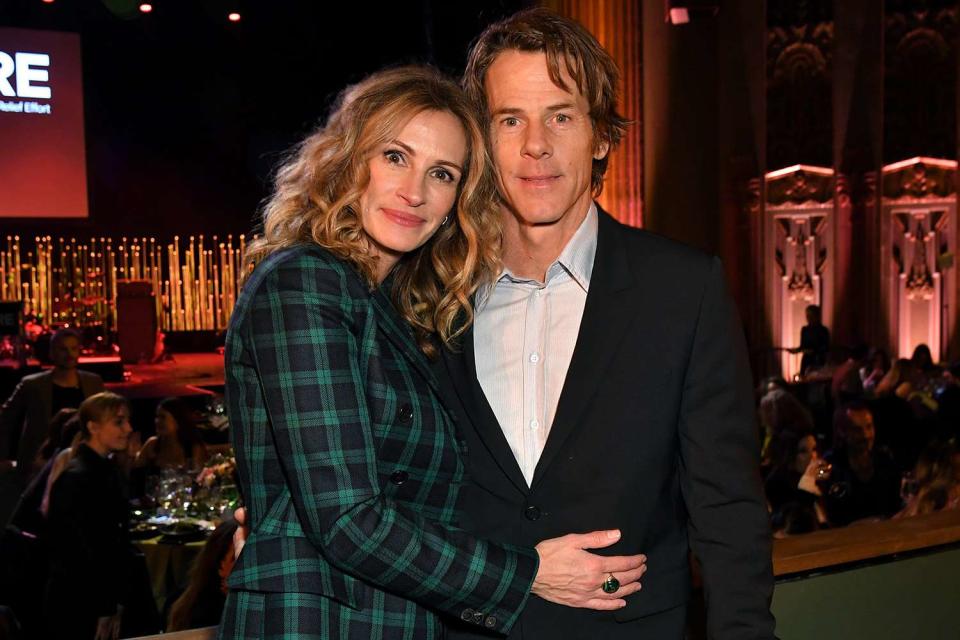 Julia Roberts Shares Rare Photo On Instagram With Husband Danny Moder To Celebrate 21st Wedding 7053